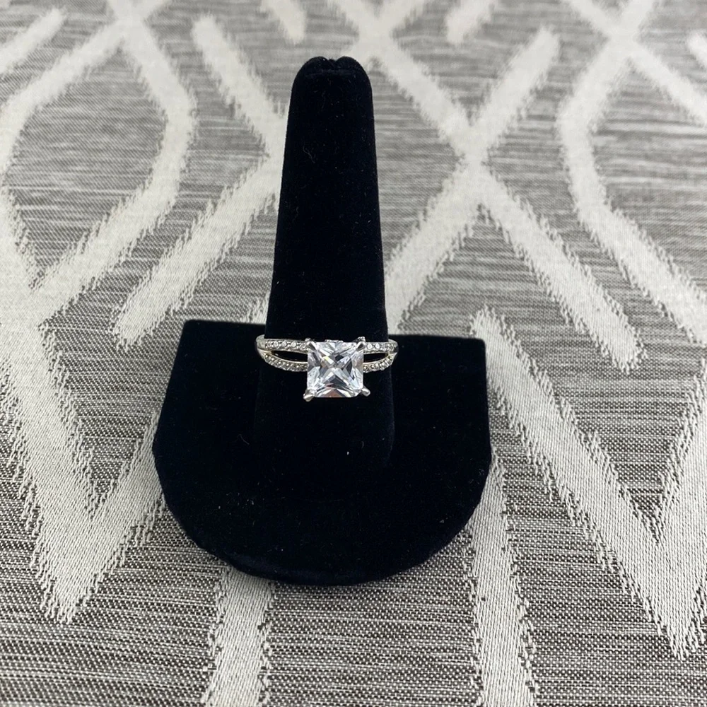 Silver Solitary Stone ring with tiny stones on Band - Picture 2 of 5